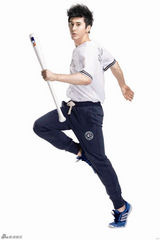 组图：张伦硕时尚写真 动感十足活力四射