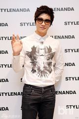 组图：金多炫Clara等出席活动展迷人魅力