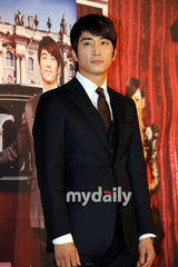 组图：宋承宪宣传《我的公主》 金泰熙公主扮相迷人