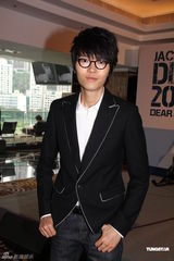 组图：Dear Jane加盟华纳 方大同薛凯琪到场支持