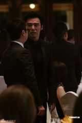 组图：关之琳性感不减爆乳秀美 捐百万助钟镇涛慈善