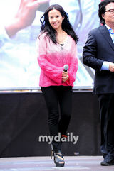 组图：韩星赵汝贞釜山出席《后宫帝王之妾》见面会