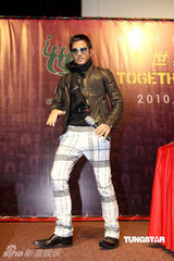 幻灯图：林俊杰为世博会助威 郭富城现场大秀机器舞  