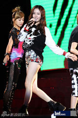 组图：韩团f(x)EXO-M等亮相上海K-POP音乐演唱会