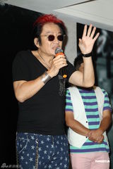 组图：康康夫妻摆儿子满月酒 高凌风贺喜反遭吐槽