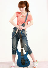 高清：柳岩清丽写真曝光 青春动感亲善开朗