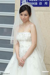 组图：陈怡蓉婚纱妩媚亮相 携手郭品超浪漫走秀