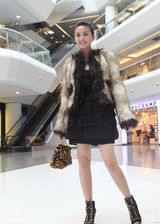 组图：戴娇倩展大牌风范 锋芒初露成名品新宠 