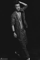 组图：黄轩黑白大片真空上阵 雅痞小生初长成