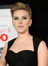 高清组图：斯嘉丽-约翰逊复古发型亮相首映式