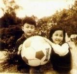 幻灯组图：王菲幼年生活照 泛黄照片现天后幸福童年