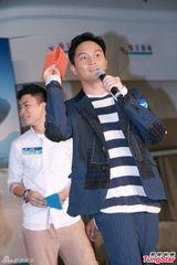 组图：张智霖亮相《冲2》庆功会 吴卓羲显老相