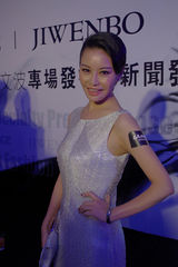 组图：李心彤出席时尚秀 大气时尚惹人爱