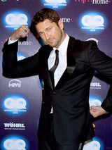 幻灯：皮特东京亮相 《天伦》两女星纵情相拥