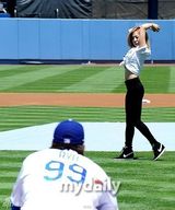 组图：少女时代宋承宪等捧场美国职业棒球比赛