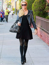 高清组图：帕丽斯-希尔顿街拍LOOK夹克搭配黑裙