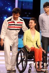 组图：200明星高歌《北京祝福你》 成龙坐镇指挥