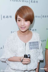 高清组图：杨丞琳开唱似白雪公主 众歌迷前来捧场