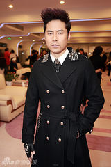 幻灯：黄征复古军装领风尚 成“北京印”时尚先生