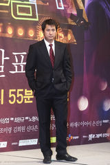 高清组图：韩星安在旭孙谭菲宣传新剧《光与影》