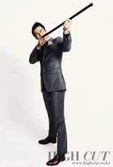 组图：韩星池珍熙时尚杂志写真 机长变身调皮绅士