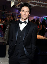 高清图：妮娜和男友伊恩情侣亮相奥斯卡派对