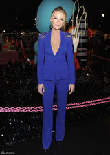 高清组图：布莱克-弗莱利蓝色西服套装亮相纽约