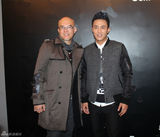 组图：杜淳品牌活动现场手背纹身时尚潮人范