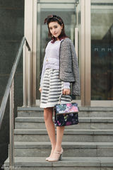 组图：徐子淳曝优雅写真 甜心lady复古风