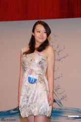 组图：20位亚姐性感亮相秀美腿 否认被逼剃毛