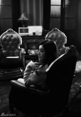 组图：王雅捷黑白写真复古时尚 展现妩媚梦幻