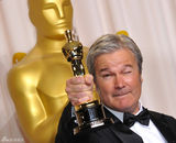 高清组图：奥斯卡后台获奖众星举金人光彩照人