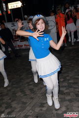 组图：Crayon Pop戴头盔现身握手会 大跳热舞