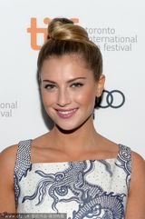 组图：《帕罗奥图》首映 女导演秀蛮腰