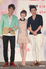 组图：汪东城携具惠善亮相新剧发布会自曝秀身材