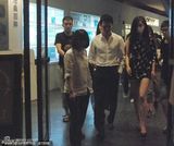 组图：冯绍峰为杨幂助威 绯闻男女有说有笑