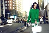组图：秦岚春日最新写真 绿装明亮清新动人