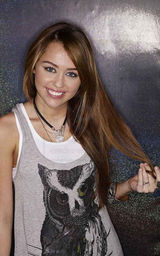 幻灯：麦莉-赛勒斯认准休闲着装 写真诠释美式靓女