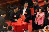 组图：成龙张国立冯小刚开心合影 明星两会扎堆