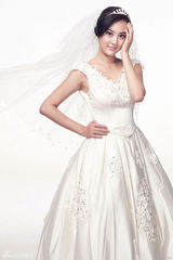 组图：甘露婚纱大片曝光 诠释圣洁之美婉约动人