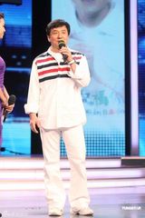 组图：200明星高歌《北京祝福你》 成龙坐镇指挥