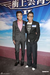 组图：吴镇宇胡杏儿新戏续前缘 张智霖回无线救急