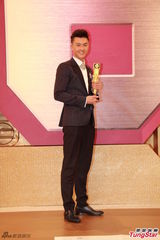 组图：TVB台庆王浩信获飞跃进步男艺人奖