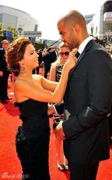 高清组图：伊娃-朗格利亚和老公红毯亲吻秀恩爱