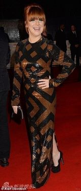 组图：英国家电视奖星光璀璨 蕾丝爆乳风情万种