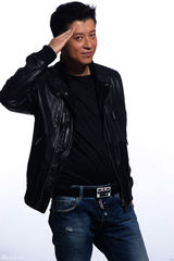 组图：张衣全新写真彰显男性魅力