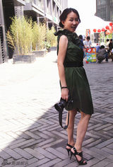 组图：《心术》导演杨阳主演韩雨芹母亲节玩街拍