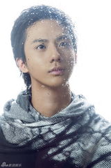 组图：赵文浩拍魅力写真 朦胧场景秀独特气质