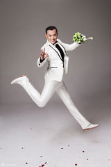 组图：黄海冰与甄锡好事将近 婚纱照甜蜜相拥