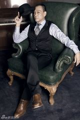 组图：“表情影帝”王学圻登封面 搞怪四连拍曝光